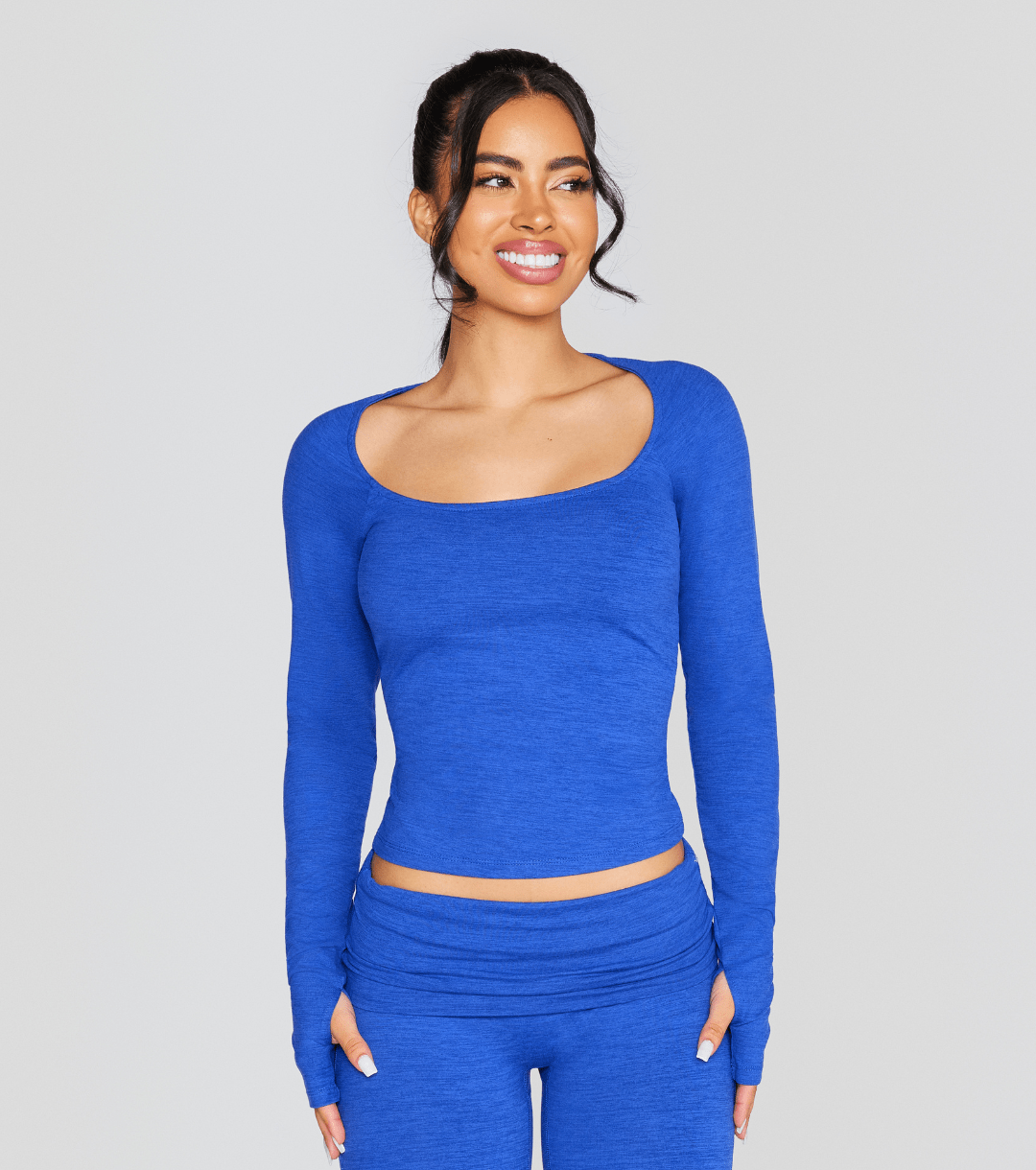 ESSENTIAL SCOOP LONG SLEEVE - ILUS LABEL