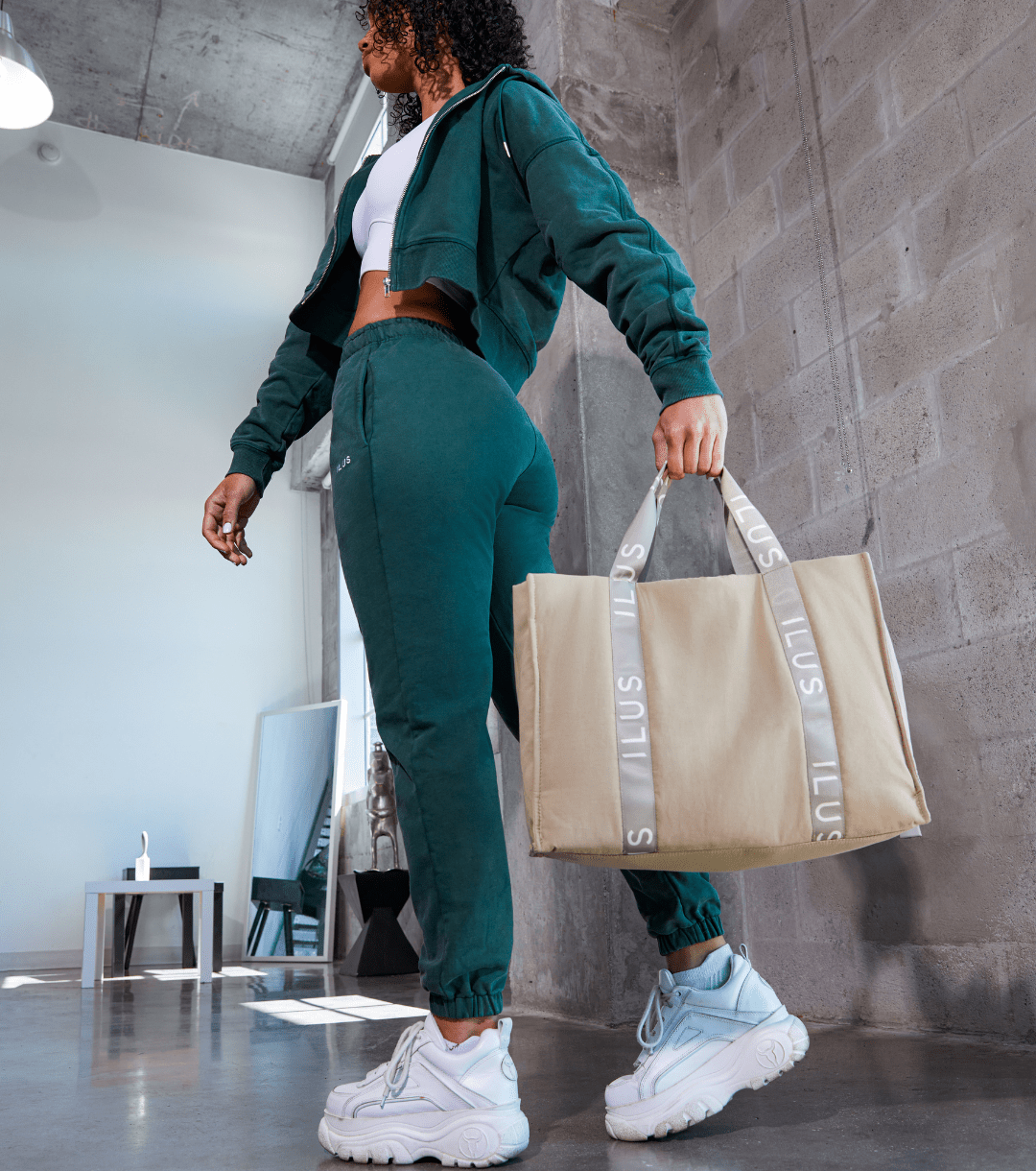 UNRIVALED LARGE TOTE BAG - ILUS LABEL