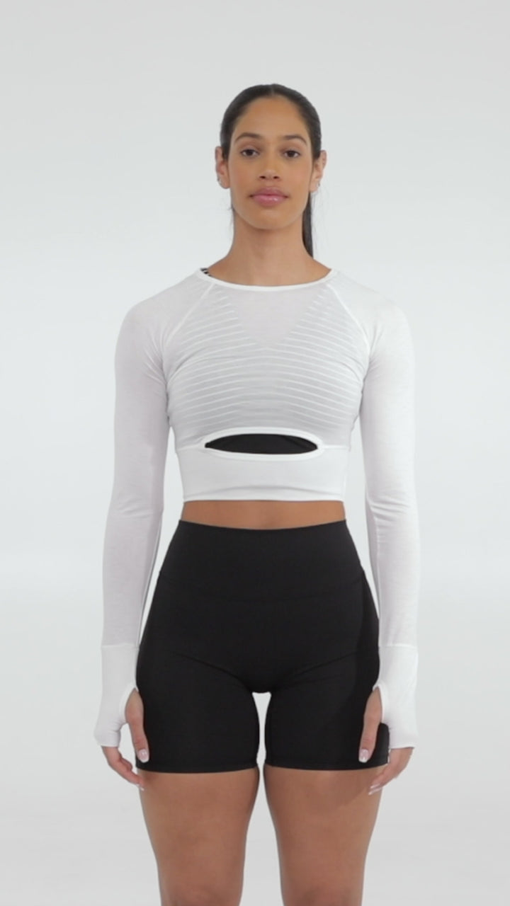 EFFORTLESS CROPPED TOP